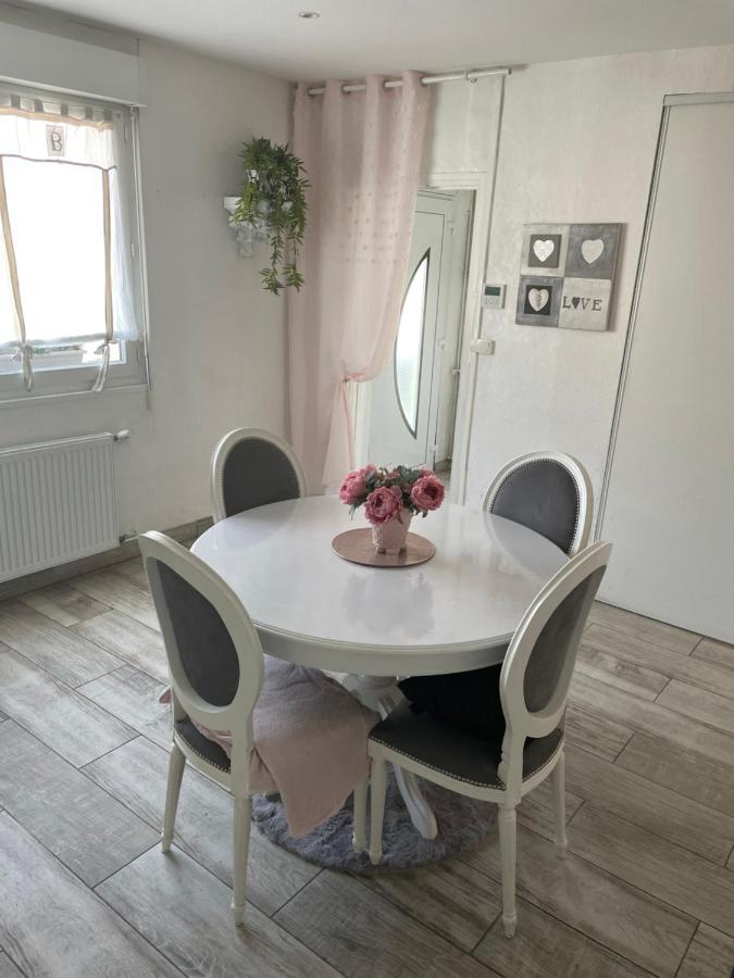Julia Lits Separes Homestay